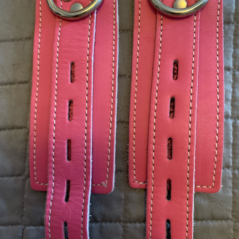 Pink leather furry handcuffs. - Picture 2 of 6
